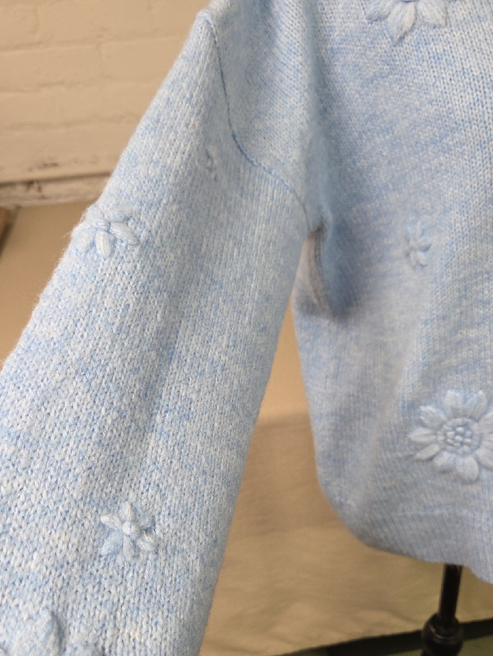 Lilly Pulitzer Light Blue Floral Appliqué Crew Sweater Size Med Elizabelle - Picture 3 of 8